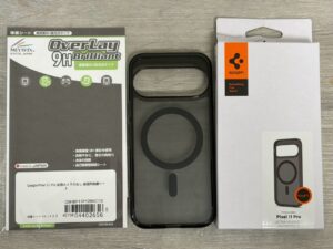 購入したアクセサリ一式。ミヤビックスの保護フィルム、Spigenのケース、そのパッケージ